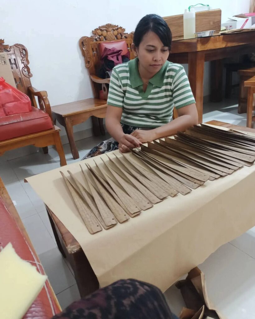 Ni Komang Ari Pebriyani: Menyulam Lontar dan Cerita Anak di Tengah Zaman Digital