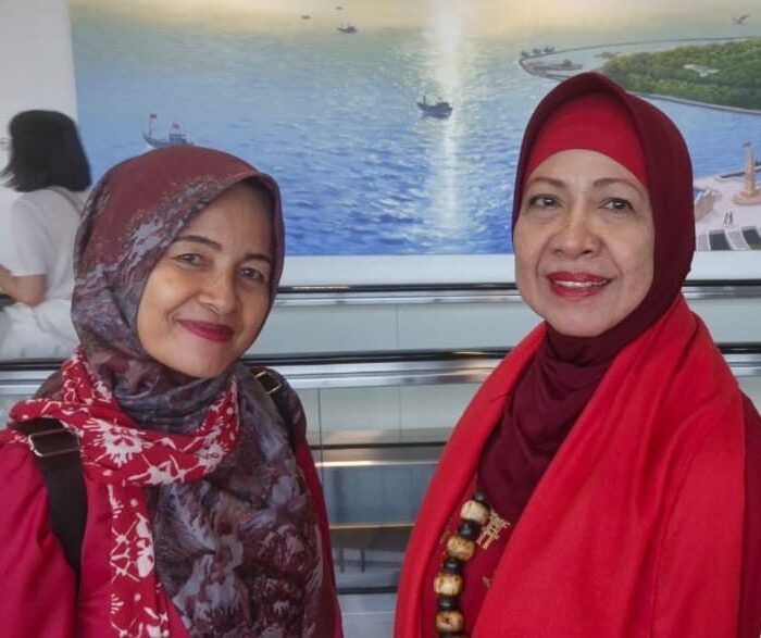 Sastri Bakry dan Edrawati Wakili Indonesia Pada Festival Puisi Internasional di Vietnam